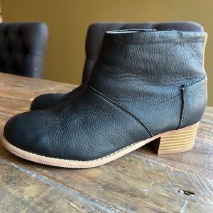 TOMS Girl’s Booties, size youth 4.5